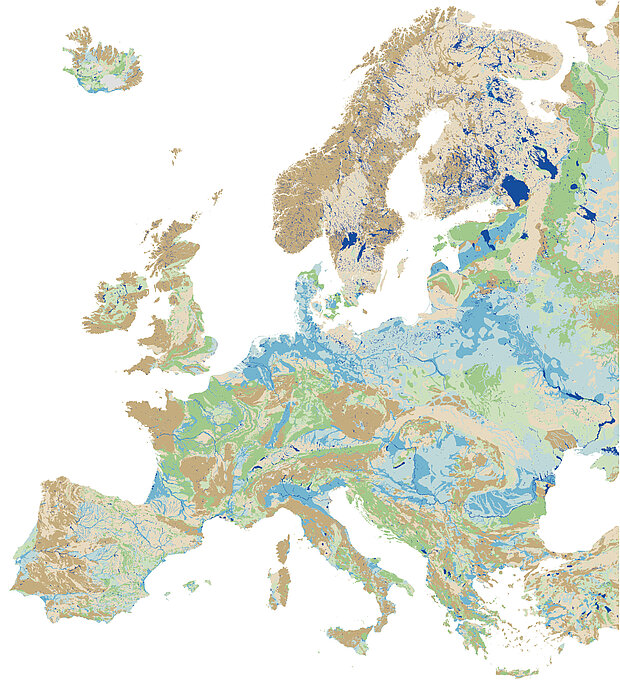 Eingezeichnet sind poröse Grundwasserleiter, Kluftgrundwasserleiter sowie feste Untergründe, in denen sich so gut wie kein Wasser sammeln kann.